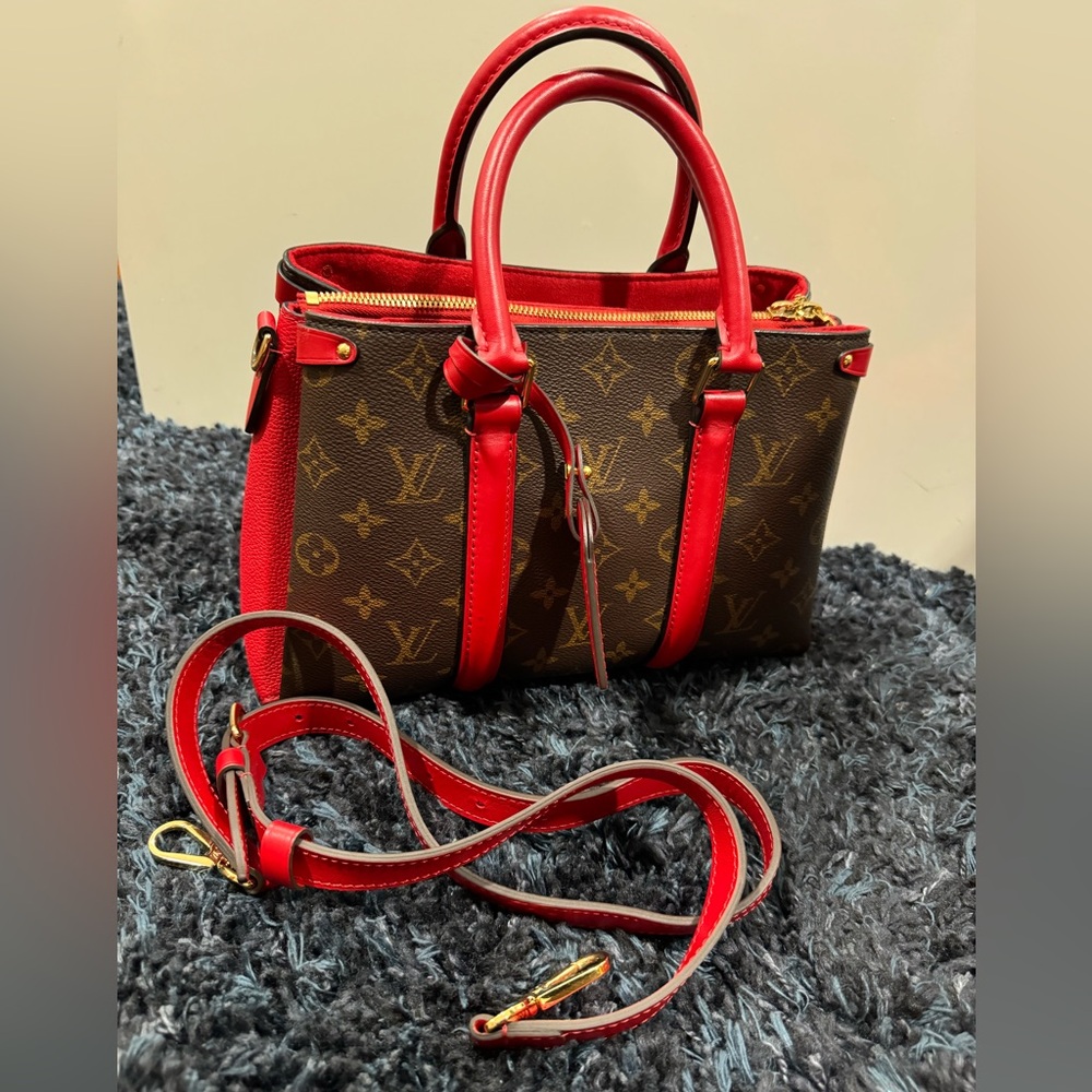 Louis Vuitton Handbag - Picture 3 of 8